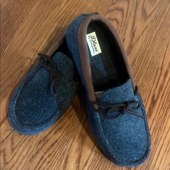 Dluxe by Dearfoams Men's Grayish Blue and Brown Shoes - Picture 1 of 5